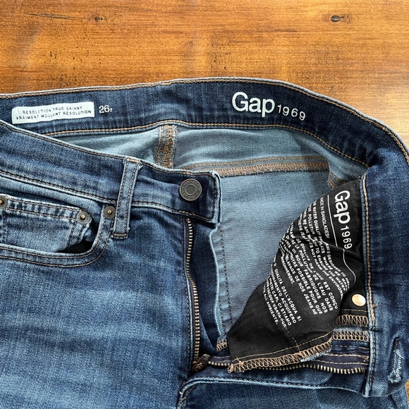 Pair of Women's Gap 1969 resolution true skinny jeans, 26R - Picture 5 of 6